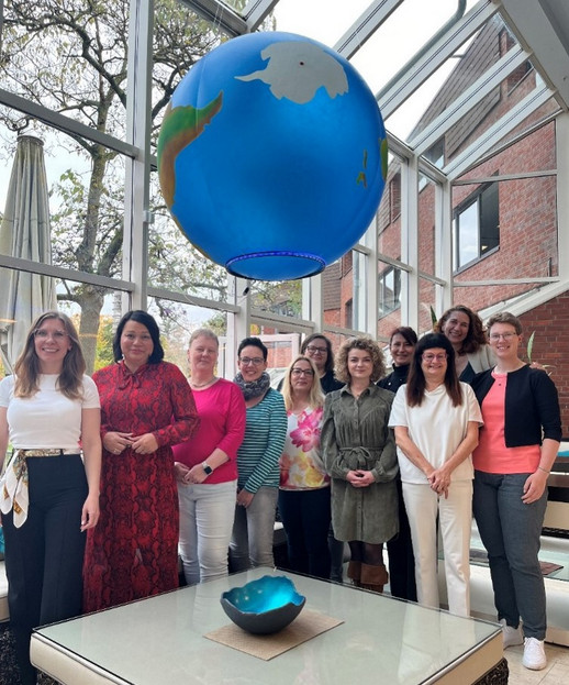 Workshop Mentoring Milanie Kreutz im Kreis der Teilnehmerinnen des Mentoringprogramms