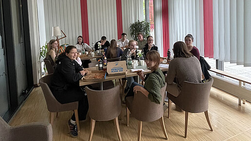 Foto mit neuen Azubis in der BTS Meißen