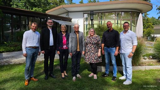 Auf dem Bild sind die Teilnehmenden der vbba sowie Vertreter der Zentrale zu sehen.